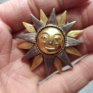 VINTAGE TWO-TONE SILVER AND GOLD SUN BURST FACED 1.8" BROOCH PIN